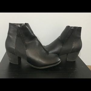 Women’s boots 6.5